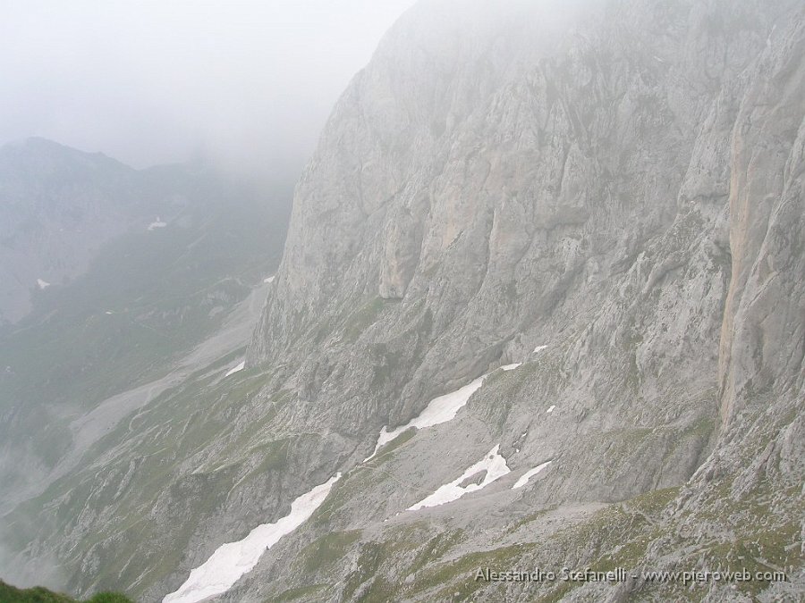 Sentiero verso cappella Savina.JPG - Il sentiero verso la Cappella Savina